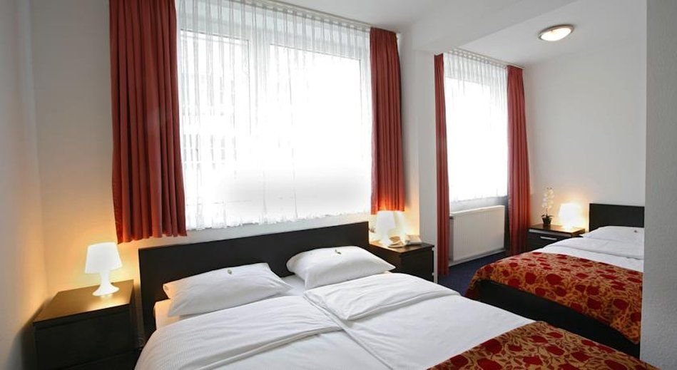 Vienna House Easy By Wyndham Hamburg City Exterior photo